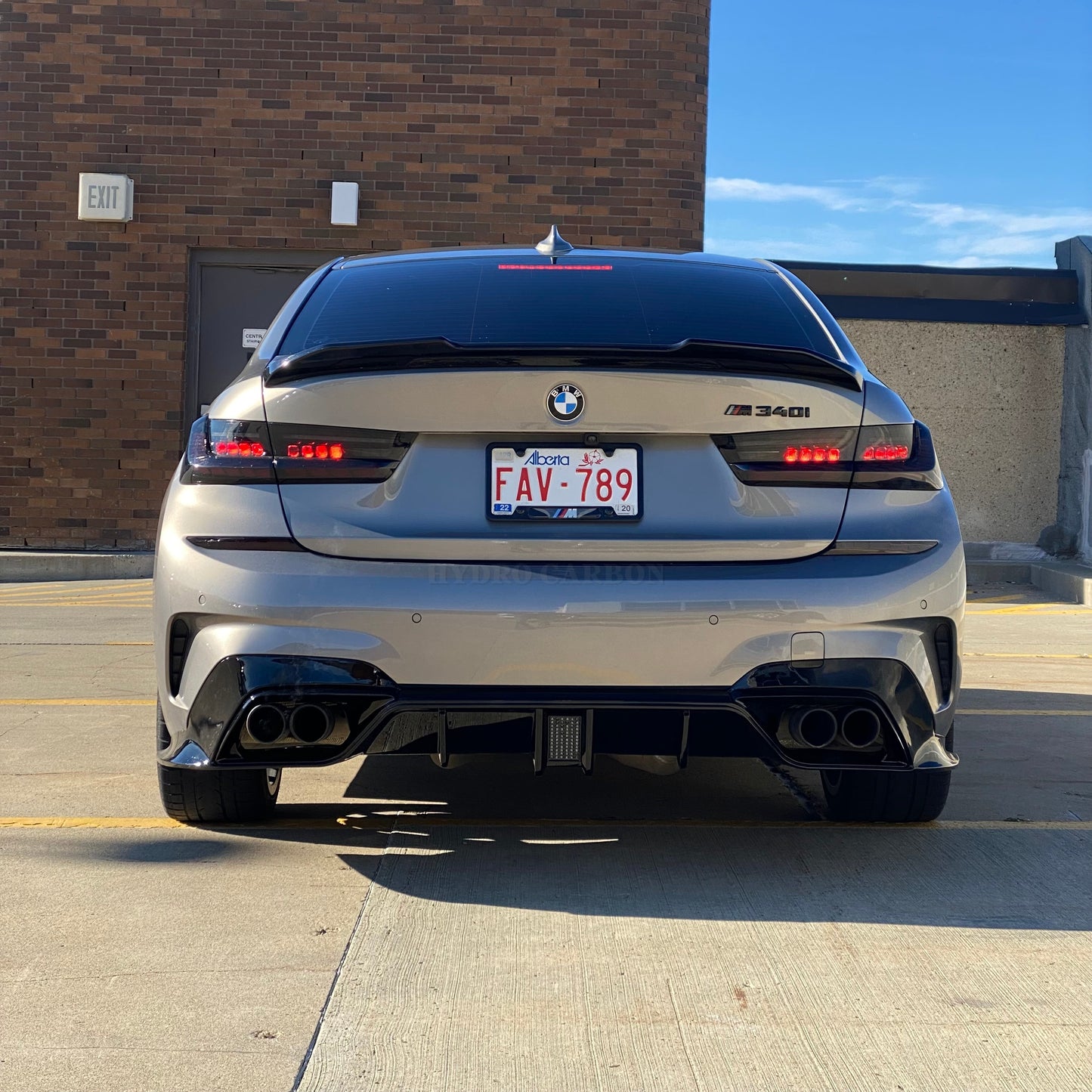 BMW 3 SERIES G20 CARBON FIBER REAR DIFFUSER WITH BRAKE LIGHT