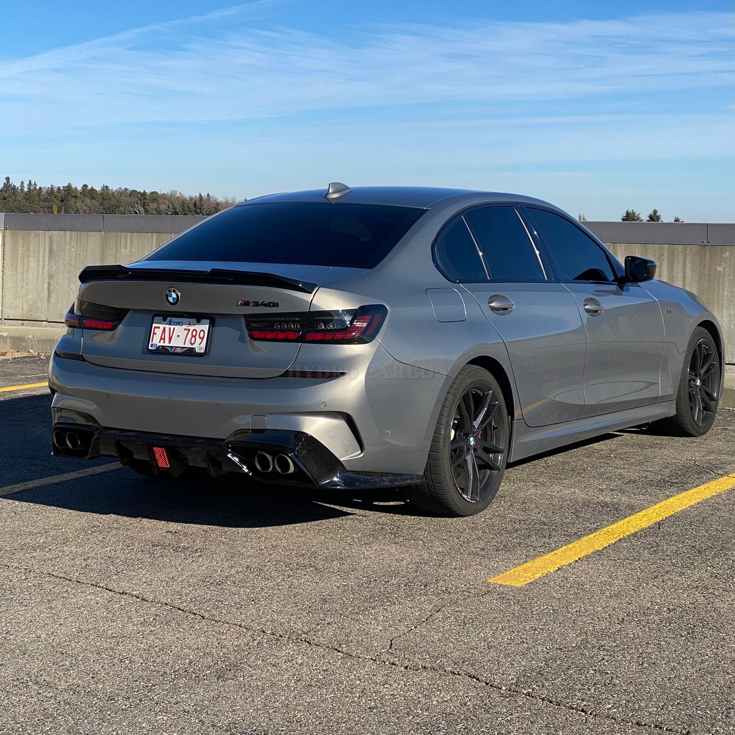 BMW 3 SERIES G20 CARBON FIBER REAR DIFFUSER WITH BRAKE LIGHT