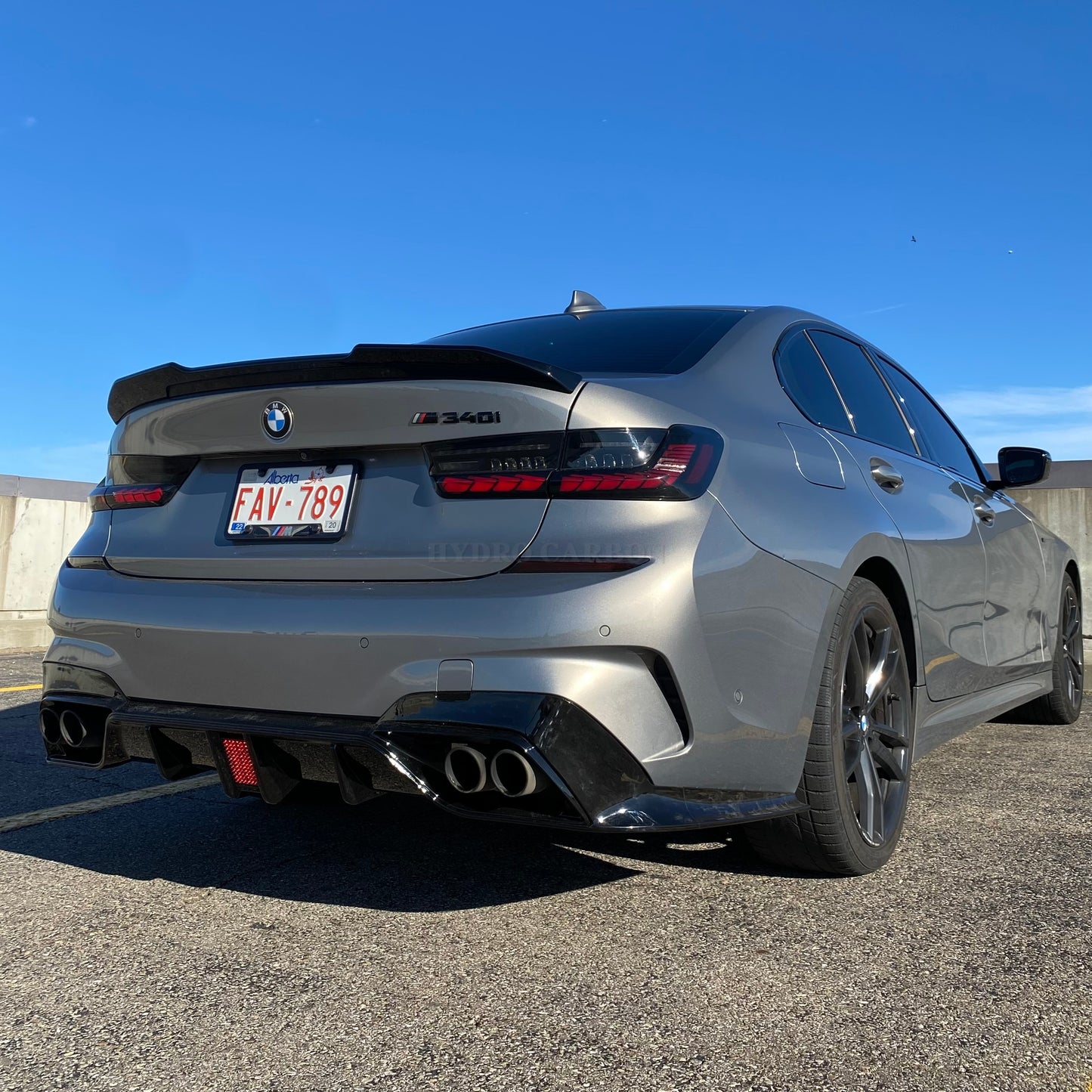 BMW 3 SERIES G20 CARBON FIBER REAR DIFFUSER WITH BRAKE LIGHT